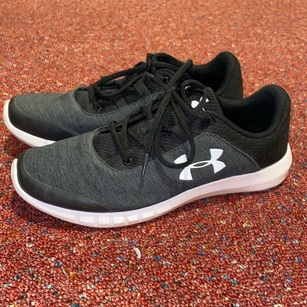 Women’s Under Armour tennis shoes size 9